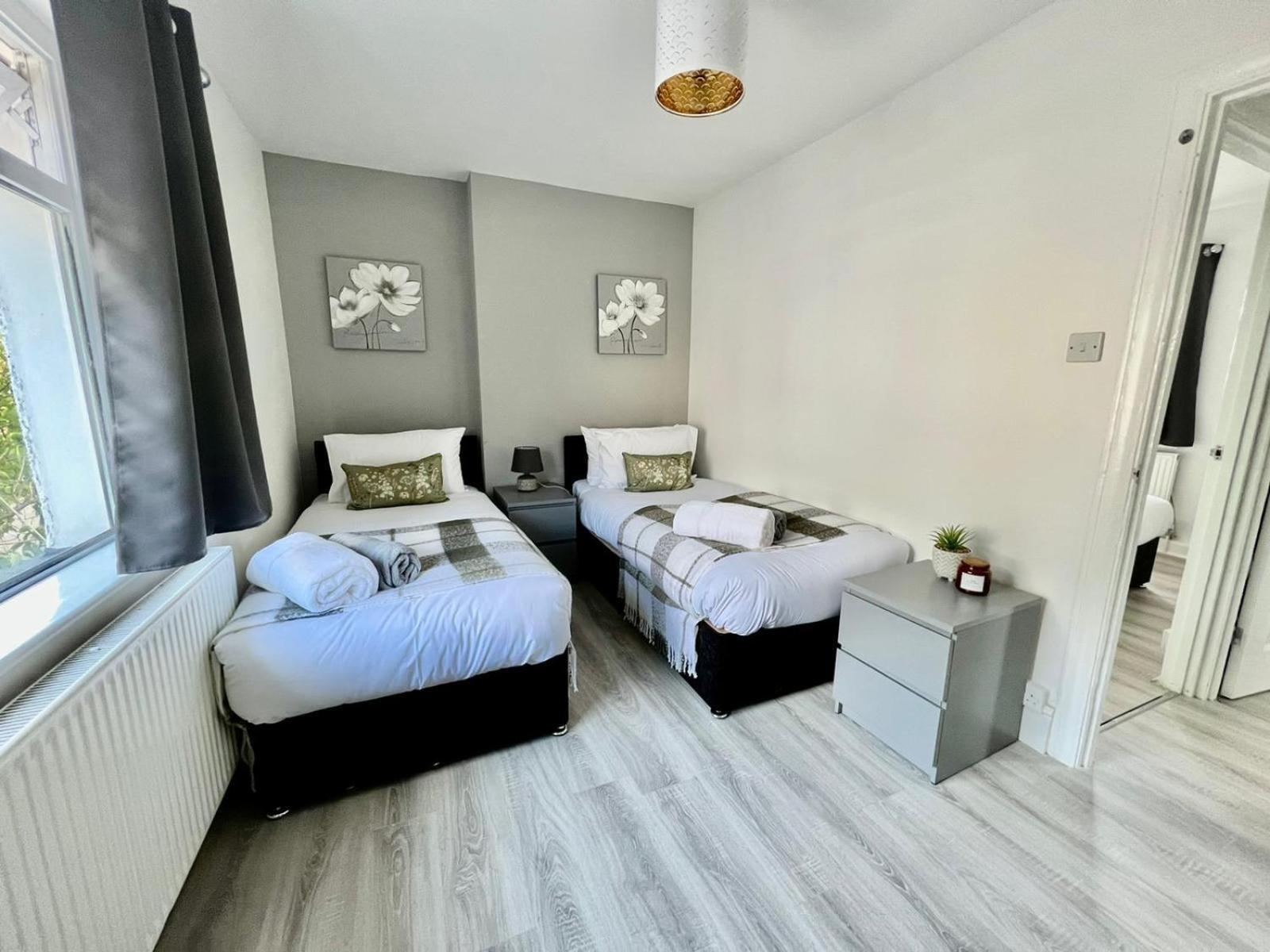 Executive 3 Bedroom Port Talbot Town Centre Margam Sleeps 7 Quarto foto